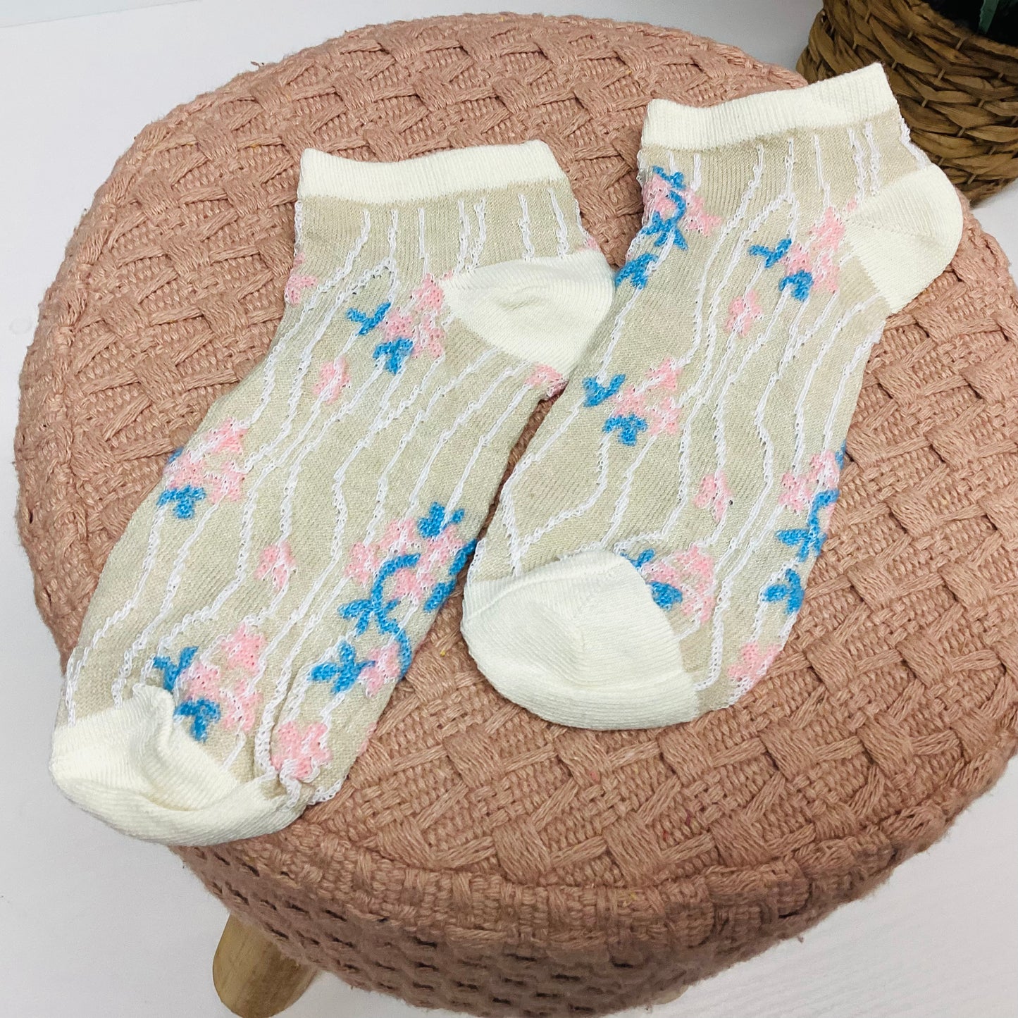 TEXTURED FLORAL VINTAGE SOCKS