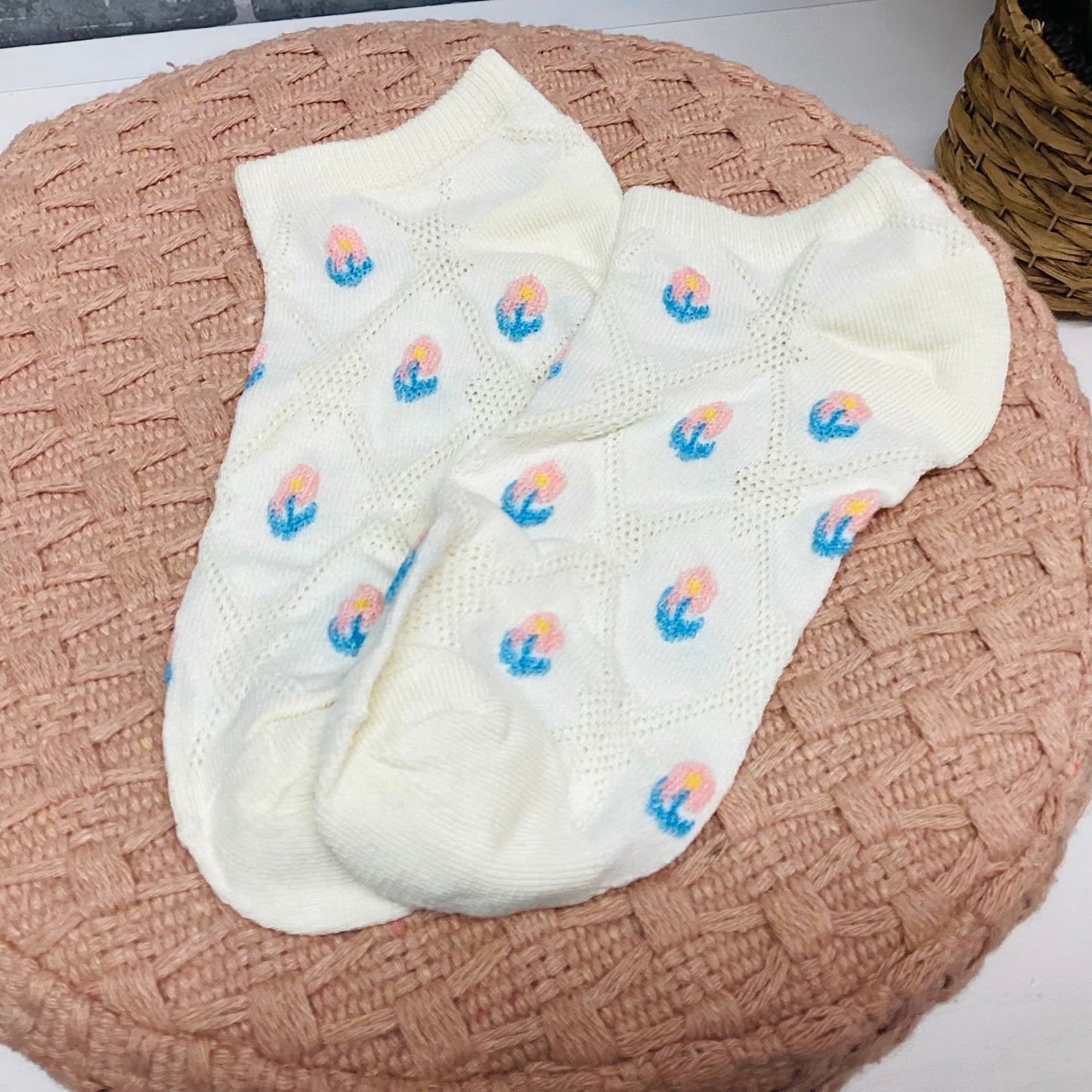 TEXTURED FLORAL VINTAGE SOCKS