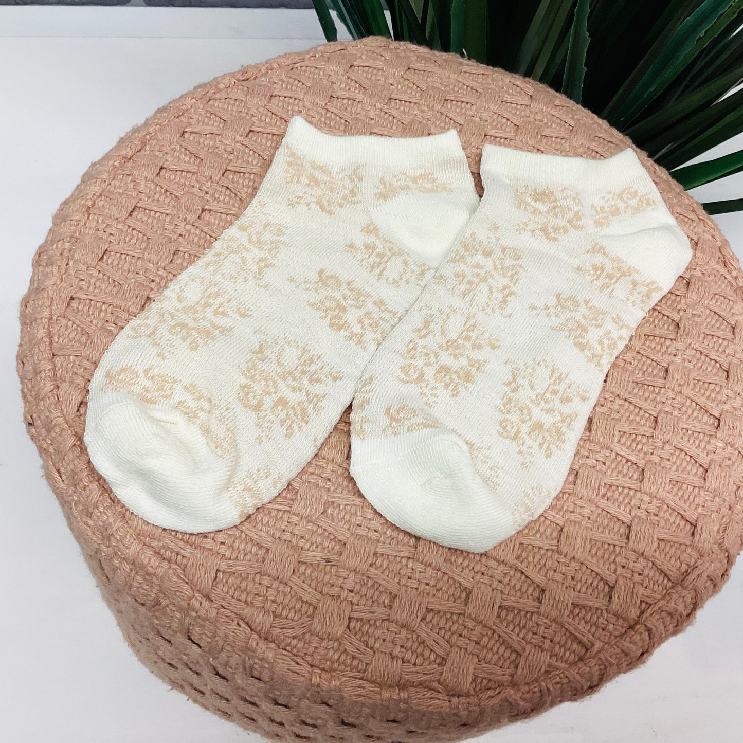 TEXTURED FLORAL VINTAGE SOCKS