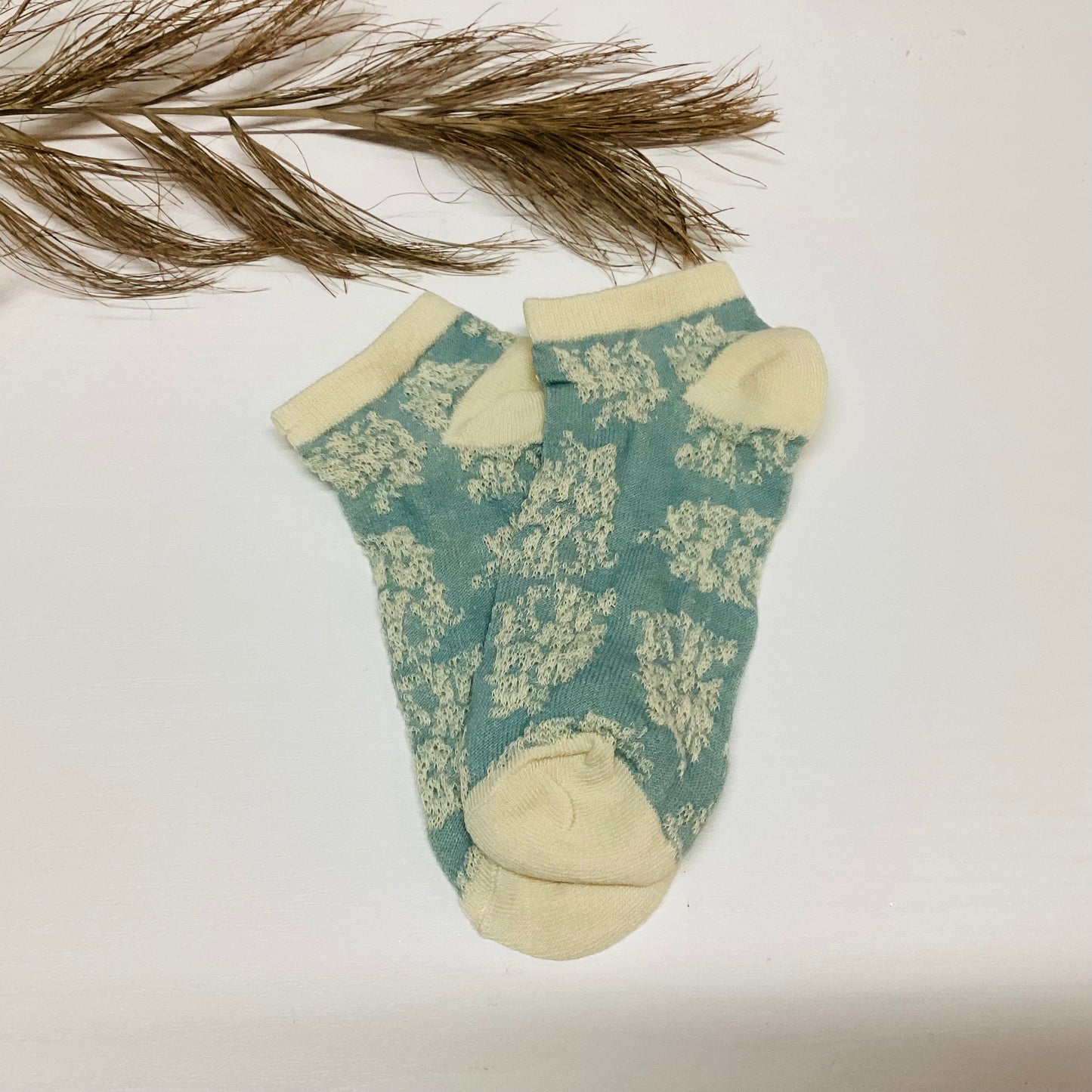 TEXTURED FLORAL VINTAGE SOCKS