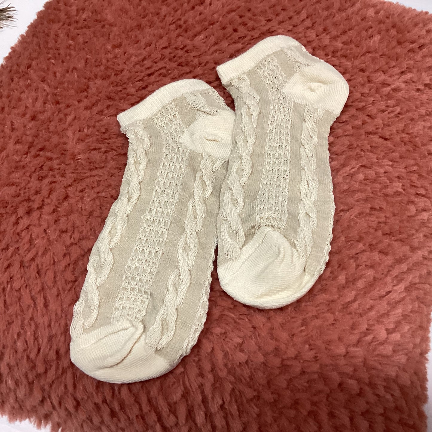 TEXTURED FLORAL VINTAGE SOCKS