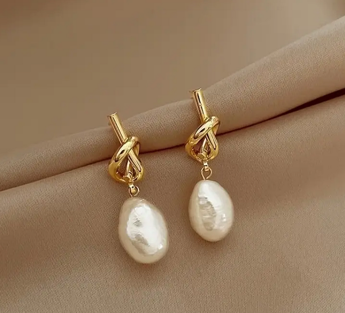 KNOT PEARL EARRINGS
