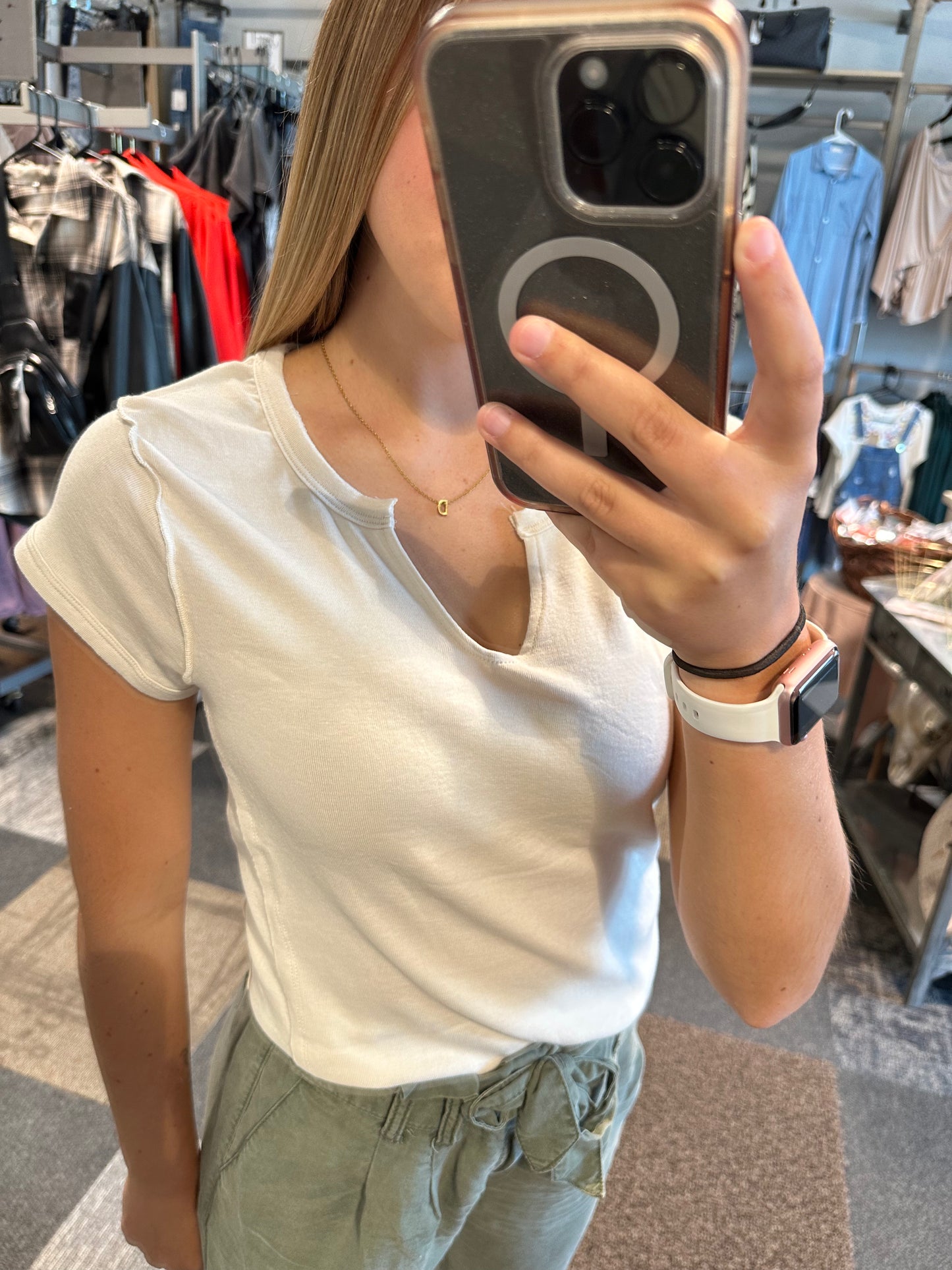 Ces Femme - Short Sleeve V Neck Fitted Tee