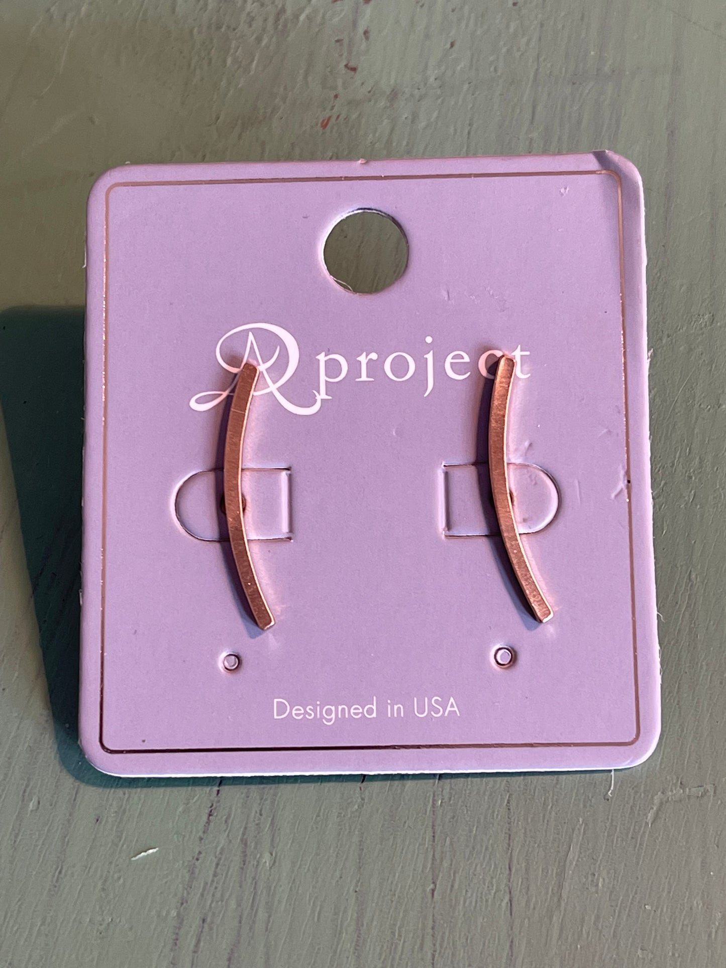 METAL CRAWLER EARRING