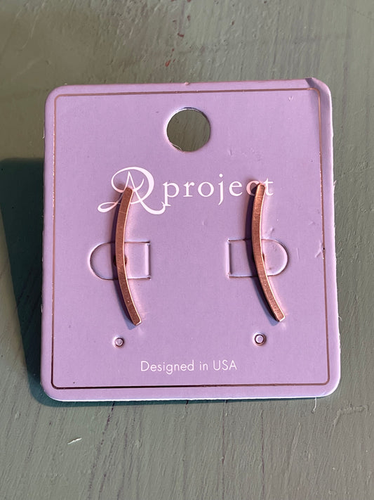 METAL CRAWLER EARRING