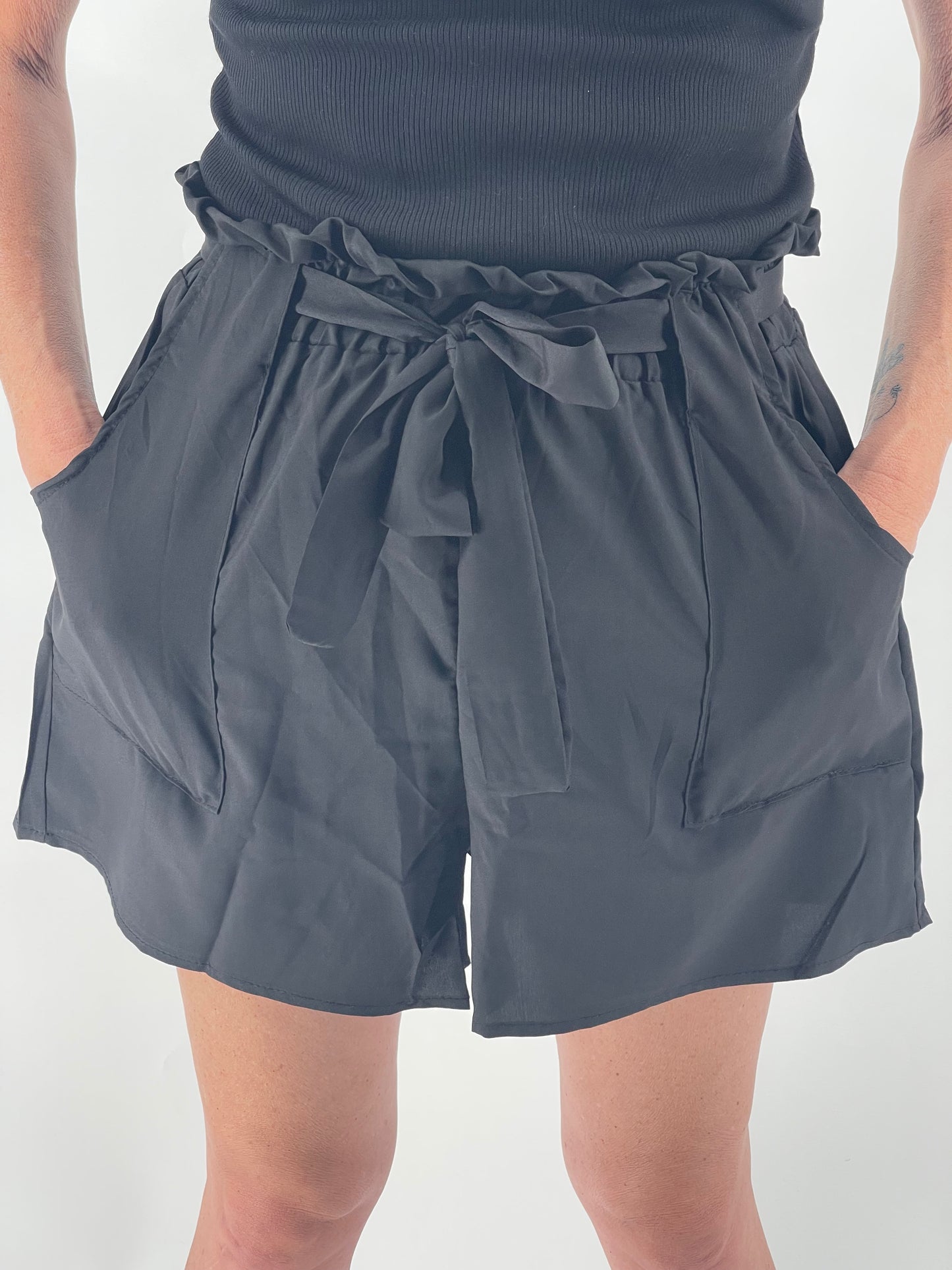 BLACK HOT BELTED SHORTS