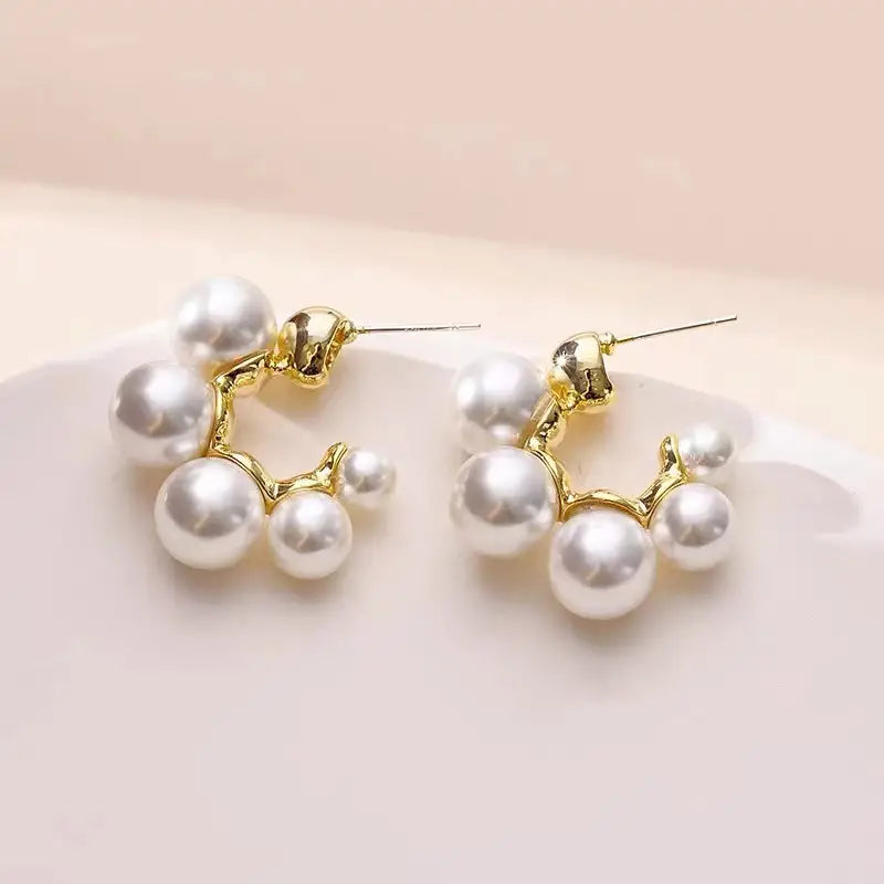 PEARL C-SHAPED EARRINGS